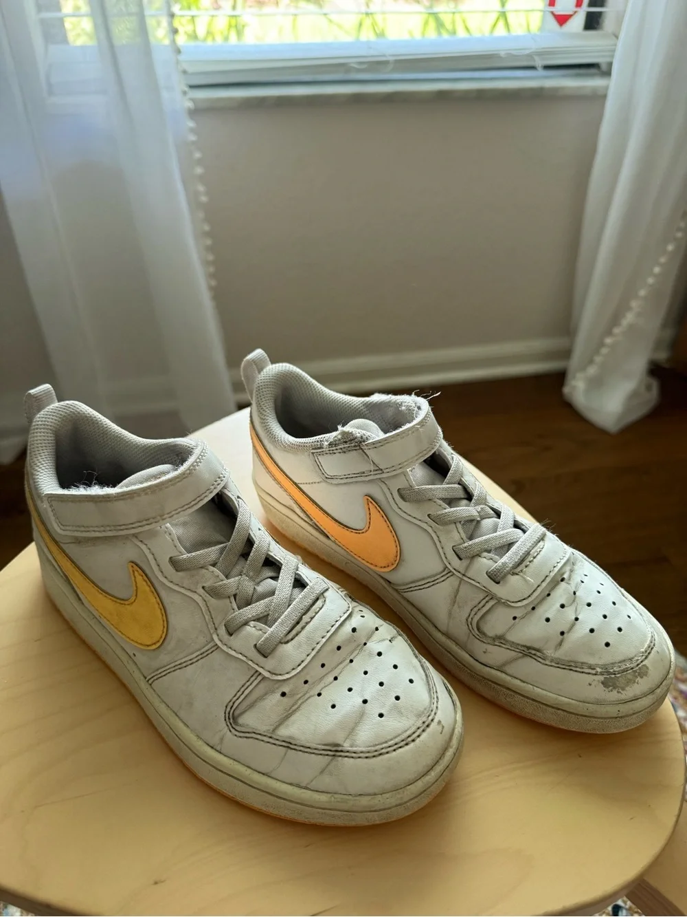 Nike kids white